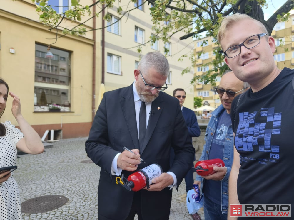 Grzegorz Braun i Marta Czech spotkali się z mieszkańcami Legnicy - fot. RW