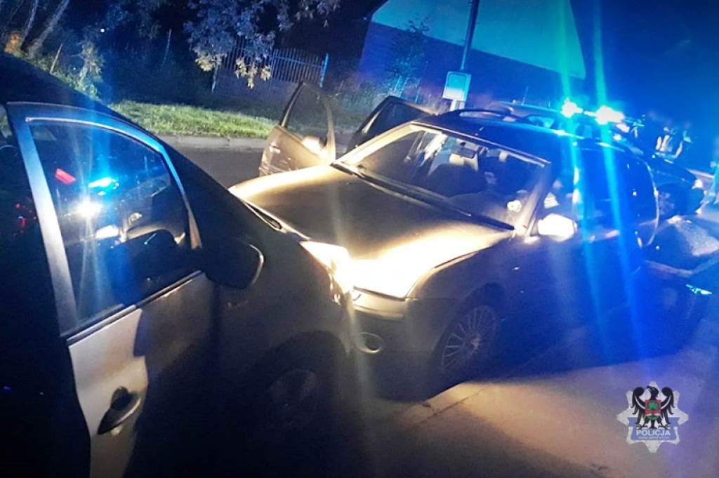 17-latek z sądowym zakazem prowadzenia pojazdów uciekał przed policją - fot. Policja