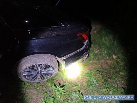 eCall: Prowadził po pijaku, wpadł do rowu, a auto samo poinformowało służby - 1