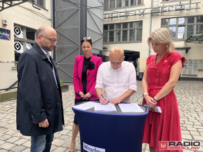 Wrocławskie neony zostają na ulicy Ruskiej na kolejne 10 lat