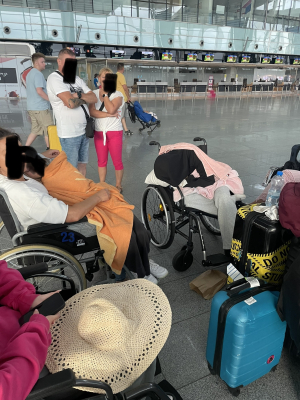Spędzili noc na wrocławskim lotnisku — w końcu dolecieli na wakacje - 1