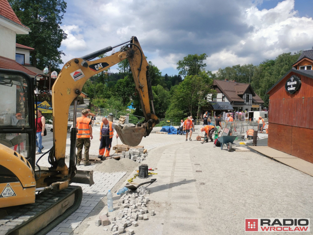 Centrum Szklarskiej Poręby wciąż jest rozkopane. „Mamy już dość" - fot. Piotr Słowiński