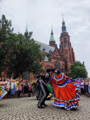 Zespoły folklorystyczne z całego świata znów przemierzają Dolny Śląsk - 4