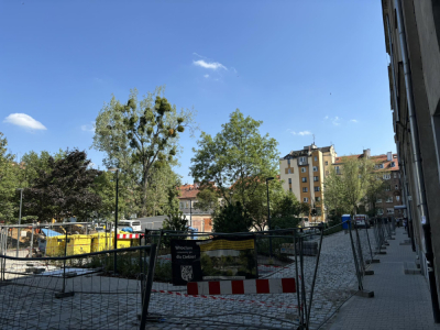 Od prawie roku mają rozkopane podw&oacute;rko. "Ile to jeszcze potrwa?"