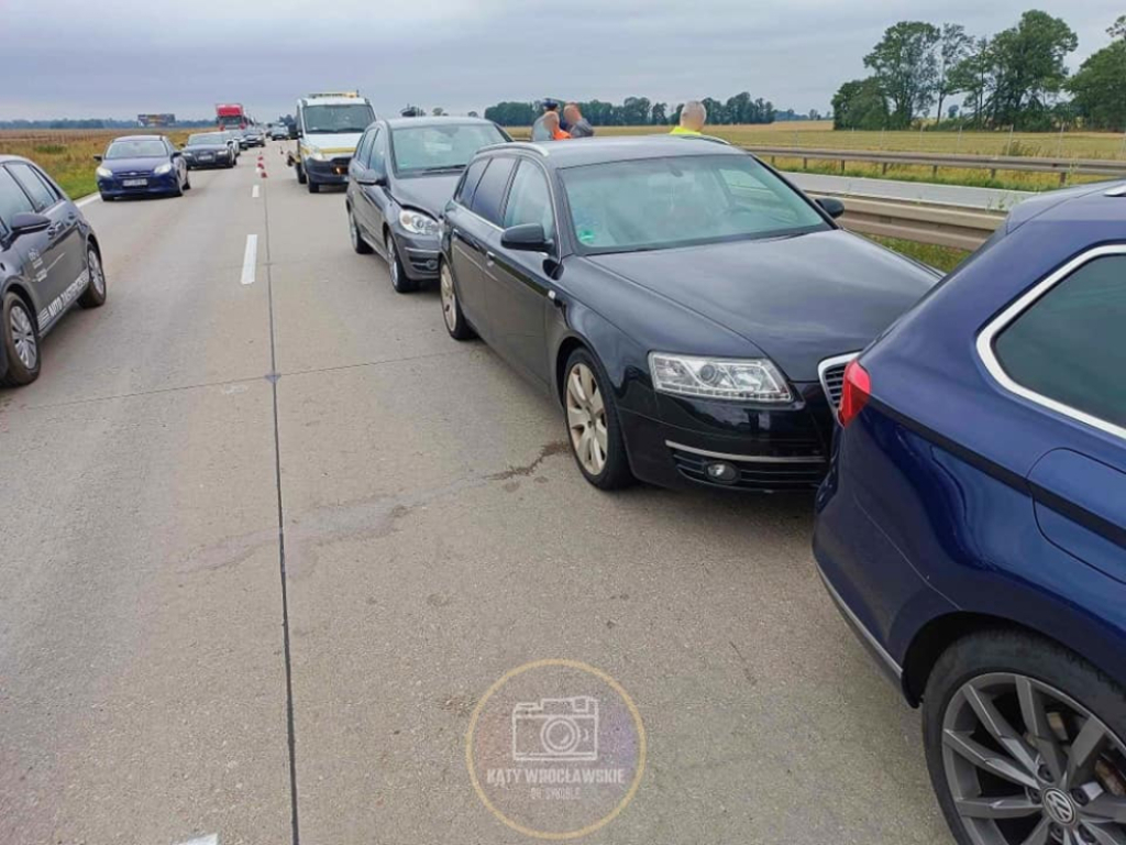 Kolizja na Autostradzie A4 w kierunku Wrocławia - fot. Mirosław Rogowski za pośrednictwem Kąty Wrocławskie na Sygnale / Facebook