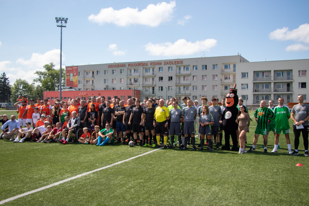 Piłkarskie legendy zagrały w Lubinie dla Kuby Gracza - fot. Zagłębie Lubin Facebook