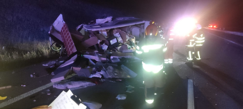 Groźny wypadek na autostradzie A4: Bus zderzył się z osobówką - 3