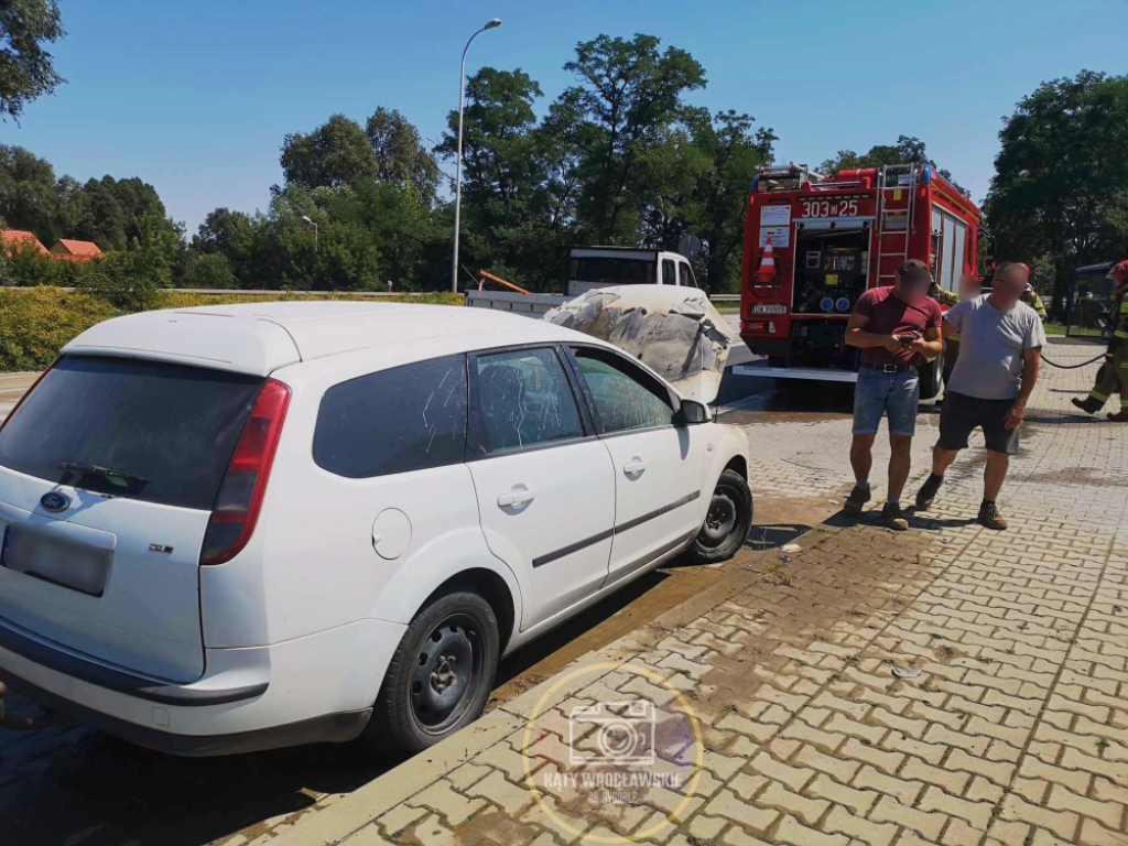 Pożar auta na Wschodniej Obwodnicy Wrocławia – fot. Kąty Wrocławskie na sygnale