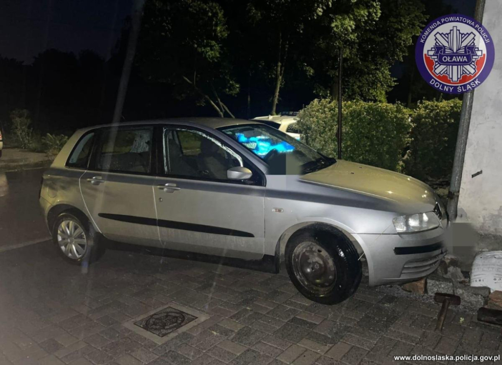 Pijana chciała zaparkować, ale... nie udało się - fot. dolnośląska policja 