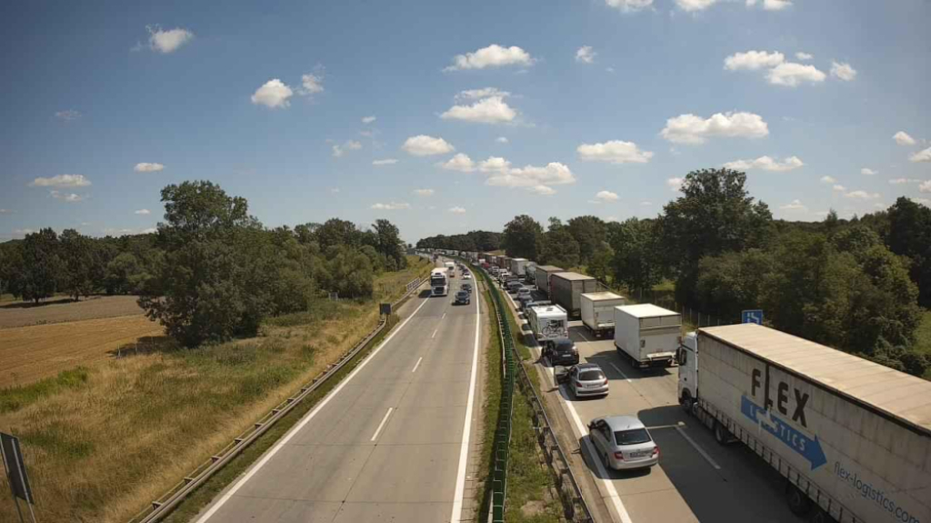 Utrudnienia w kierunku Katowic. Awaria ciężarówki na A4 - fot. kamery GDDKiA