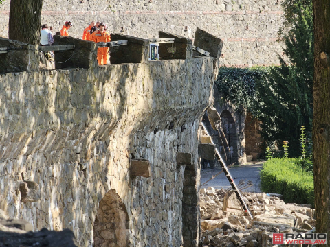 Chwile grozy w Zamku Książ — osunął się mur - 4