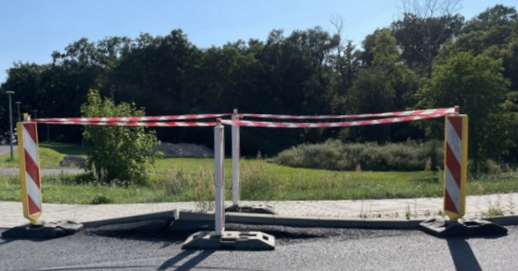 Całkiem nowa droga już do remontu - fot. LW