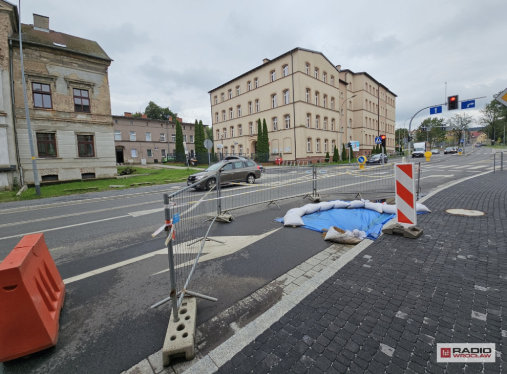 Zapadlisko w Wałbrzychu zniknie, ale kto zapłaci za naprawę - nie wiadomo – fot. Bartosz Szarafin