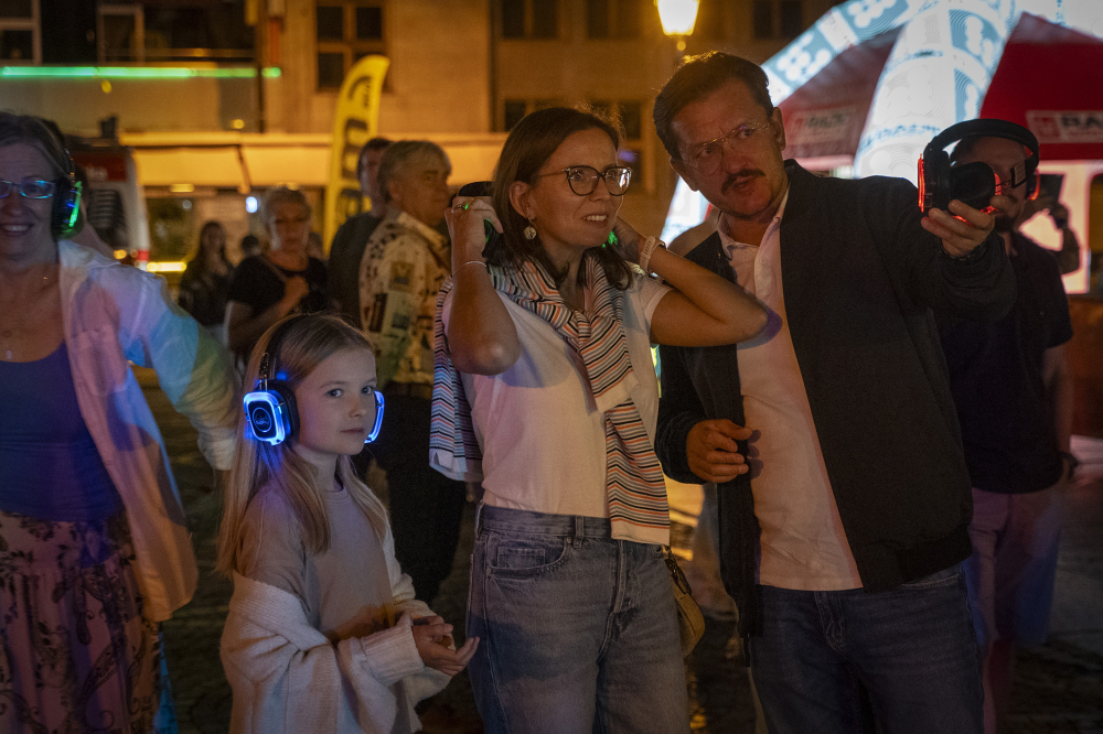 My gramy, wy tańczycie! Zapraszamy na silent disco w sercu miasta – .fot. Radek Bugajski