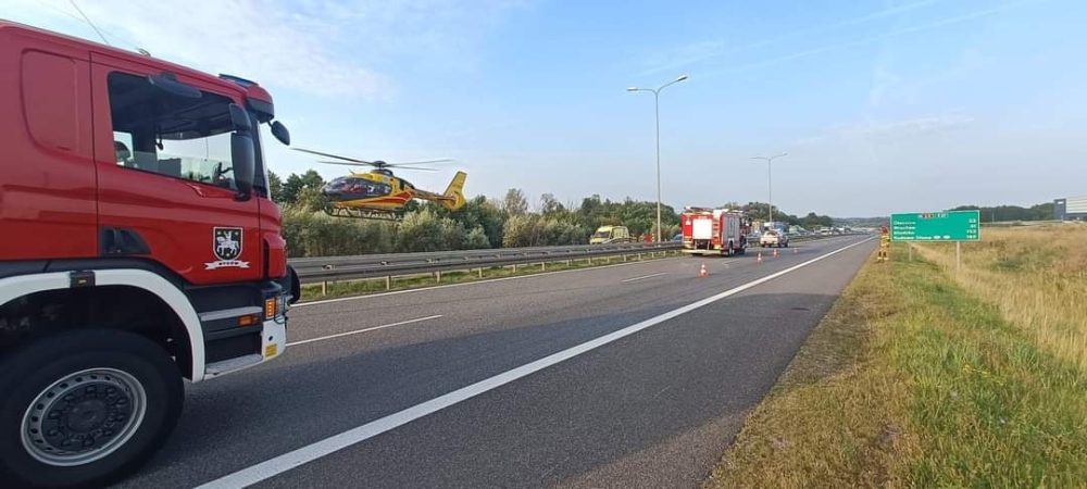 Tragiczny wypadek na S8 pod Sycowem: Dwie osoby nie żyją - Foto: Komenda PSP w Oleśnicy 