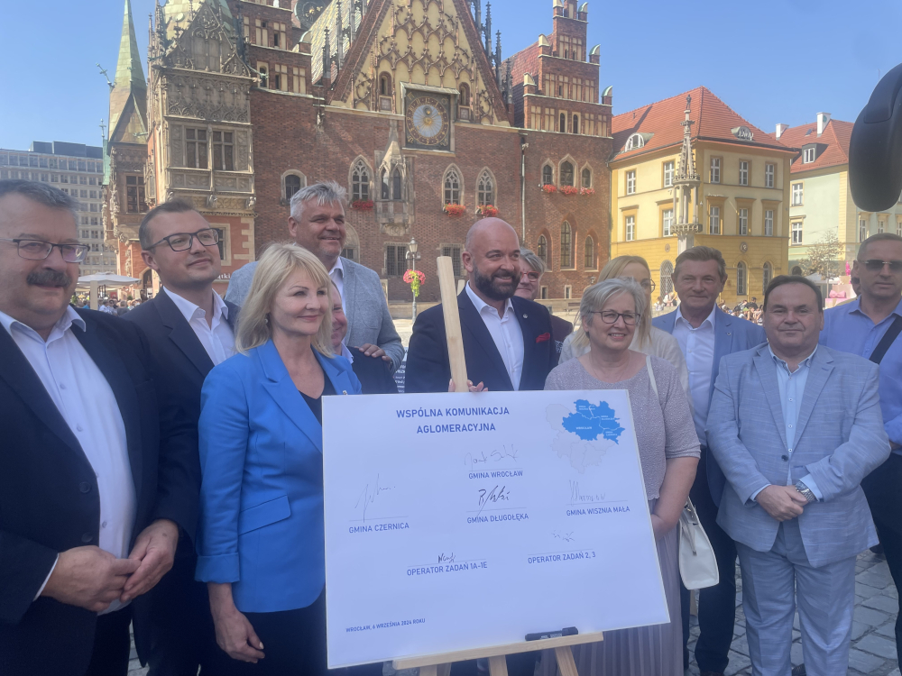 Wrocław podpisał umowę na obsługę linii podmiejskich – fot. RW