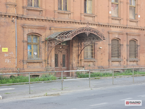 Nawet kilkanaście mieszkań może powstać w budynku dawnego technikum ekonomicznego w Wałbrzychu - 2