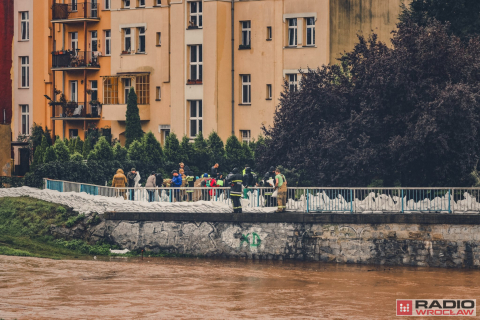 Legnica: "Nie chodźcie po wałach - jeżeli ktoś wpadnie w rwący nurt, nie będziemy go w stanie uratować" - 1