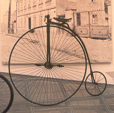 Rowerowa parada retro - Fot. Agnieszka Kwiecień/Wikipedia