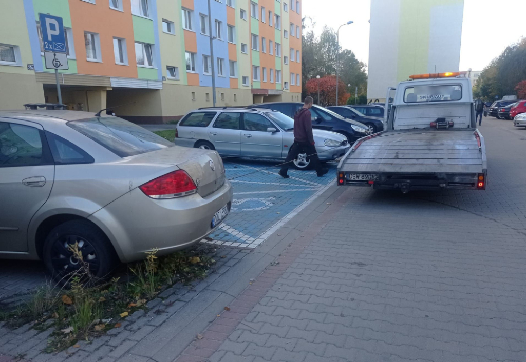 Straż Miejska odholowuje auta. O które pojazdy trzeba się martwić? – fot. Straż Miejska w Dzierżoniowie