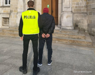 Miał zakaz prowadzenia pojazd&oacute;w, mimo to wsiadł za kierownicę. Jechał ciężar&oacute;wką po A4