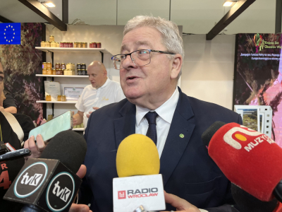 Pryszczyca przy granicy z Polską! Wojewoda prosi o kontrole transport&oacute;w zwierząt, Minister Rolnictwa komentuje