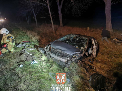 Groźny wypadek w Groblicach. Zderzenie dw&oacute;ch pojazd&oacute;w. Na miejscu lądował śmigłowiec ratunkowy