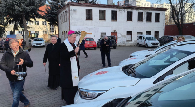 15 nowych samochod&oacute;w dla Hospicjum Domowego Caritas Archidiecezji Wrocławskiej