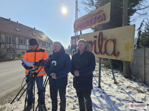 Będzie nowy chodnik w Głuszycy. Obecnie mieszkańcy wolą chodzić polami - 0