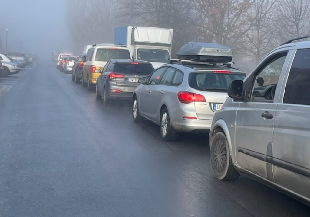 Awaria rogatek na Zwycięskiej. Południowa część Wrocławia sparaliżowana - Osiedlowa uliczka na Ołtaszynie. Fot. RW