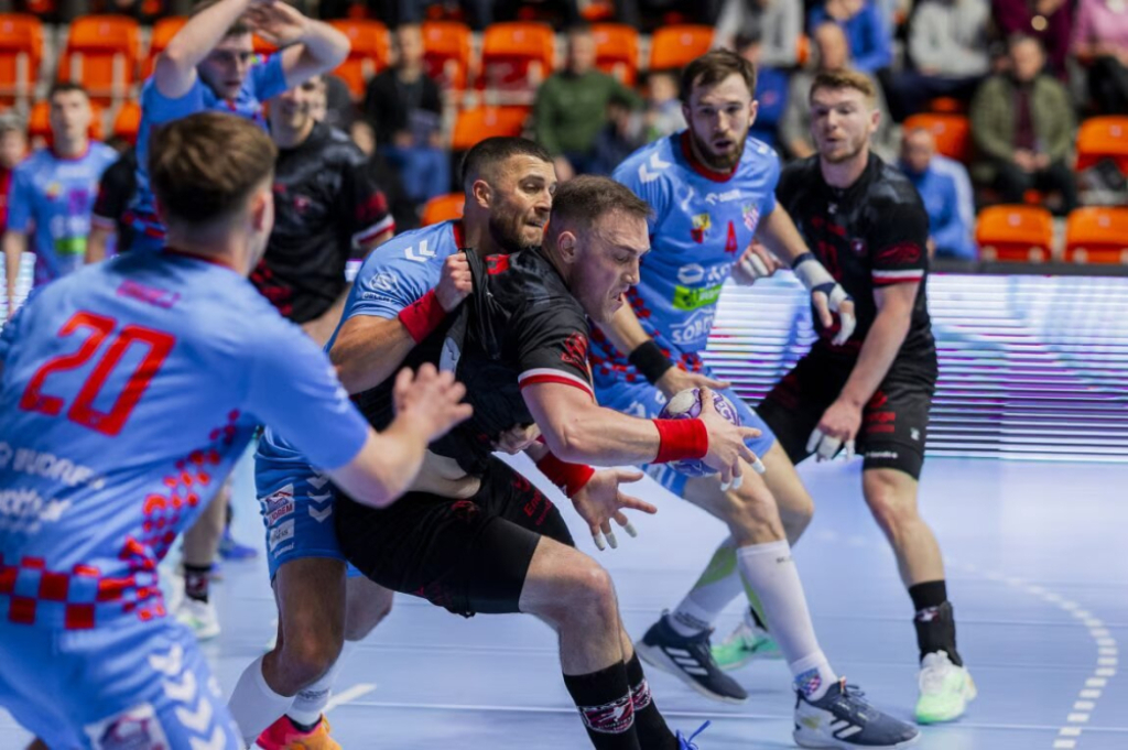 Pewne zwycięstwo szczypiornistów Chrobrego - Chrobry nie dał szans rywalom w Kwidzynie. Fot. chrobryhandball.pl