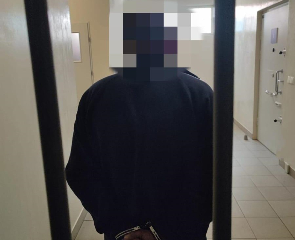 Poniżał i szarpał swoją babcię, groził jej śmiercią. Agresywny wnuczek trafił do aresztu - Sprawca przemocy domowej aresztowany. Fot. olawa.policja.gov.pl