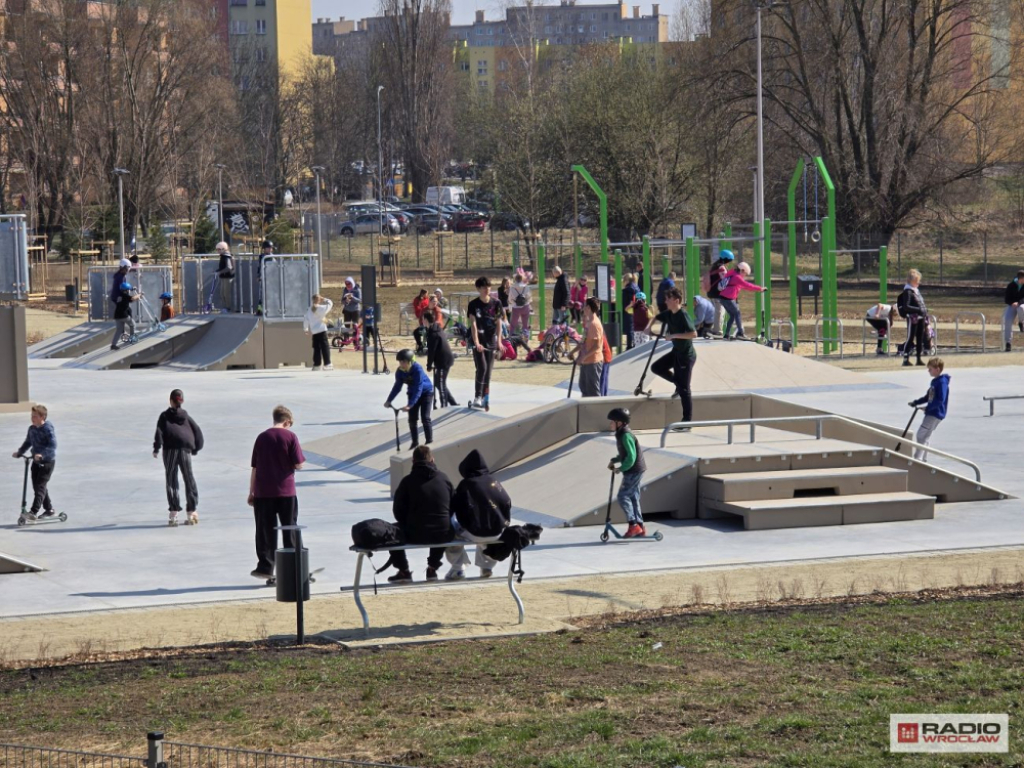 Sport i zieleń na Podzamczu. Otwarto nowy skatepark – Nowy skatepark i park zieleni otwarte w Wałbrzychu. Bartosz Szarafin