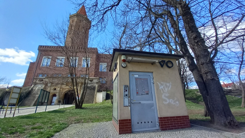 Miało być otwarcie miejskich toalet w Legnicy. Na miejscu okazało się, że wszystkie wymagają napraw - 4