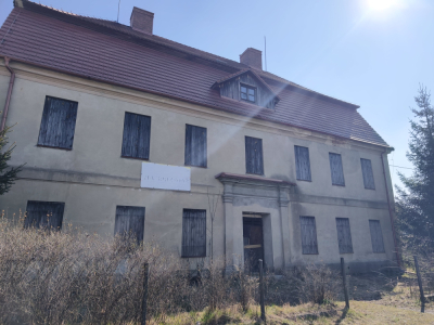 Teraz jest "zabity dechami", ale dostanie nowe życie. Dolnośląski zabytek będzie służył mieszkańcom