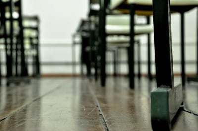 14-latek zaatakowany przez r&oacute;wieśnik&oacute;w. Dramatyczne wydarzenia w szkole koło Wrocławia