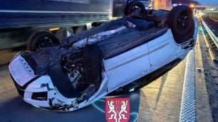 Zderzenie ciężar&oacute;wki z samochodem osobowym na autostradzie A4! Ogromne korki w kierunku Wrocławia