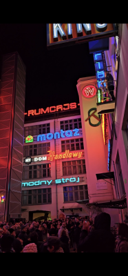 Kultowe miejsce znów czaruje. Wrocławskie neony już świecą - 6