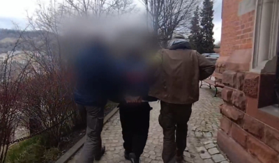 Pr&oacute;bował zadźgać swoją ofiarę, a potem ukrywał się na Dolnym Śląsku. Niemiec zatrzymany w Polsce
