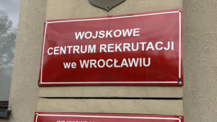 Tegoroczna kwalifikacja wojskowa we Wrocławiu budzi niepok&oacute;j. Co grozi za niestawienie się przed komisją?
