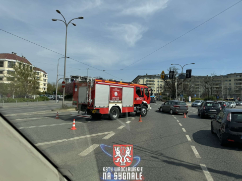 Zderzenia na Grabiszyńskiej i Kromera. To nie jest łatwy dzień dla kierowców [ZDJĘCIA] - 1