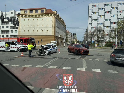 Zderzenia na Grabiszyńskiej i Kromera. To nie jest łatwy dzień dla kierowców [ZDJĘCIA] - 2