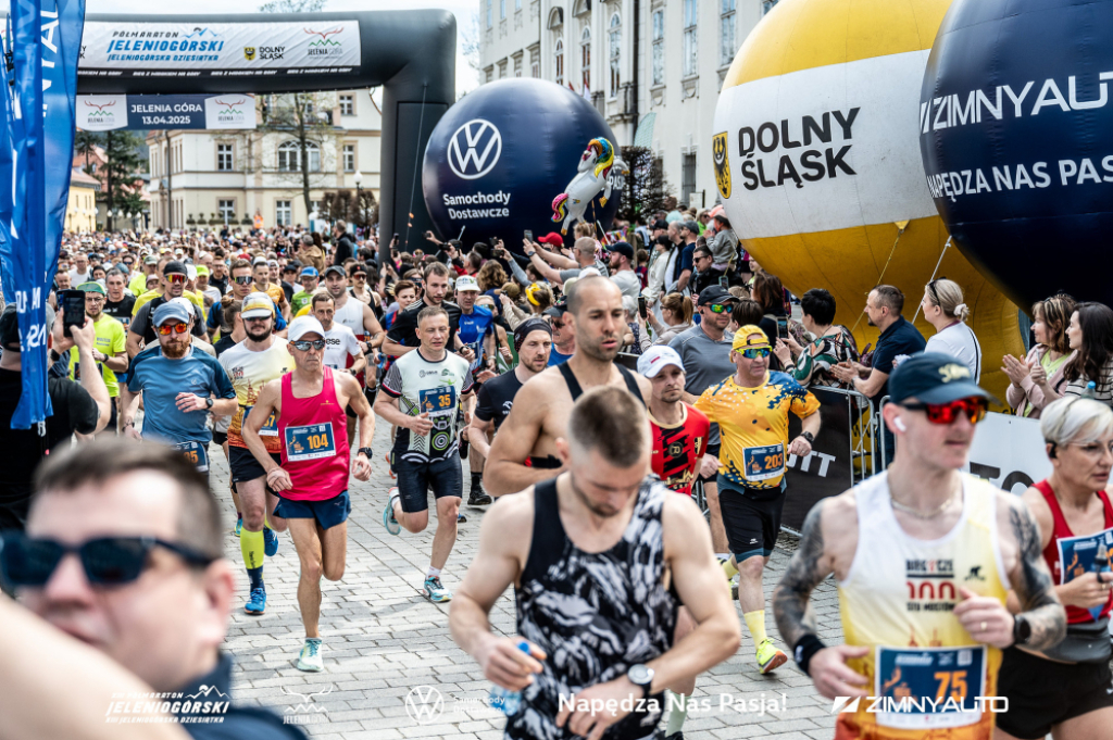 XIII Półmaraton Jeleniogórski i I Cieplicki Bieg Juniora na mecie - Fot: Organizator