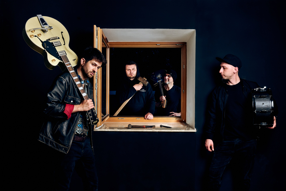 "Człowieku...!". Debiutancki album zespołu Intruzi  - Fot: materiały prasowe