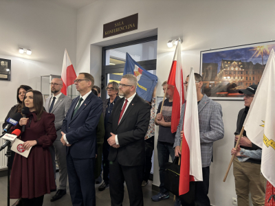 Awantura podczas rozprawy oskarżonych lekarzy. Na miejscu była policja oraz jeden z kandydat&oacute;w na prezydenta
