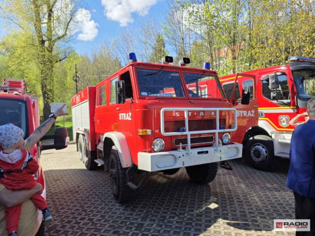 W Jedlinie-Zdrój jeszcze szkolą strażaków-ochotników. Ale OSP ma już wóz – Wóz strażacki przyda się ochotnikom. Fot. Bartosz Szarafin