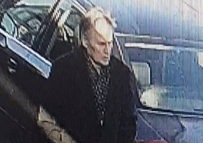 Niszczył samochody na Kozanowie? Policjanci z Wrocławia szukają tego mężczyzny