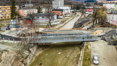 Utrudnienia w Stroniu Śląskim. Zamkną most tymczasowy dla samochod&oacute;w