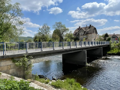 Nowy most we Wleniu, kapitalny remont przeprawy w Mirsku. Trwa odbudowa po powodzi - 1