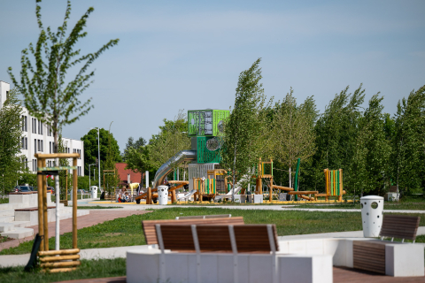 Skwer Scharouna na Nowych Żernikach pięknieje. Zobacz, jak wygląda to miejsce [ZDJĘCIA] - 6